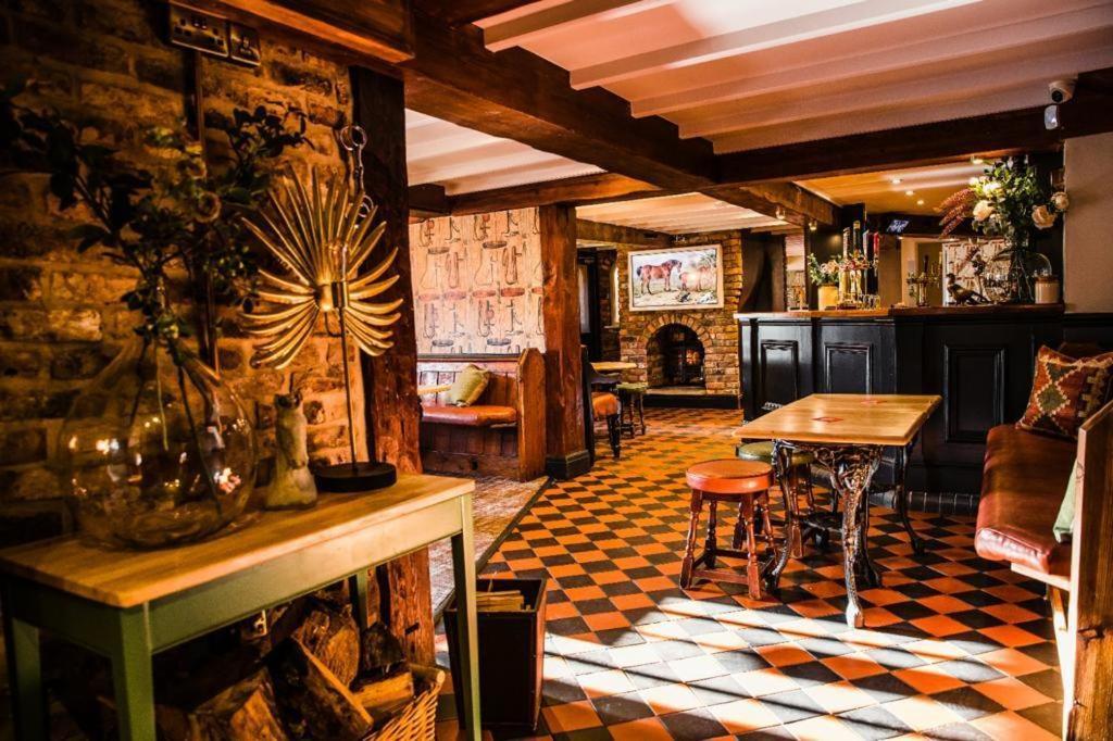 The Black Horse Inn Gainsborough Exterior photo